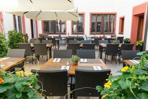 Terrace/patio - Bayerischer Hof Freising (Freising)