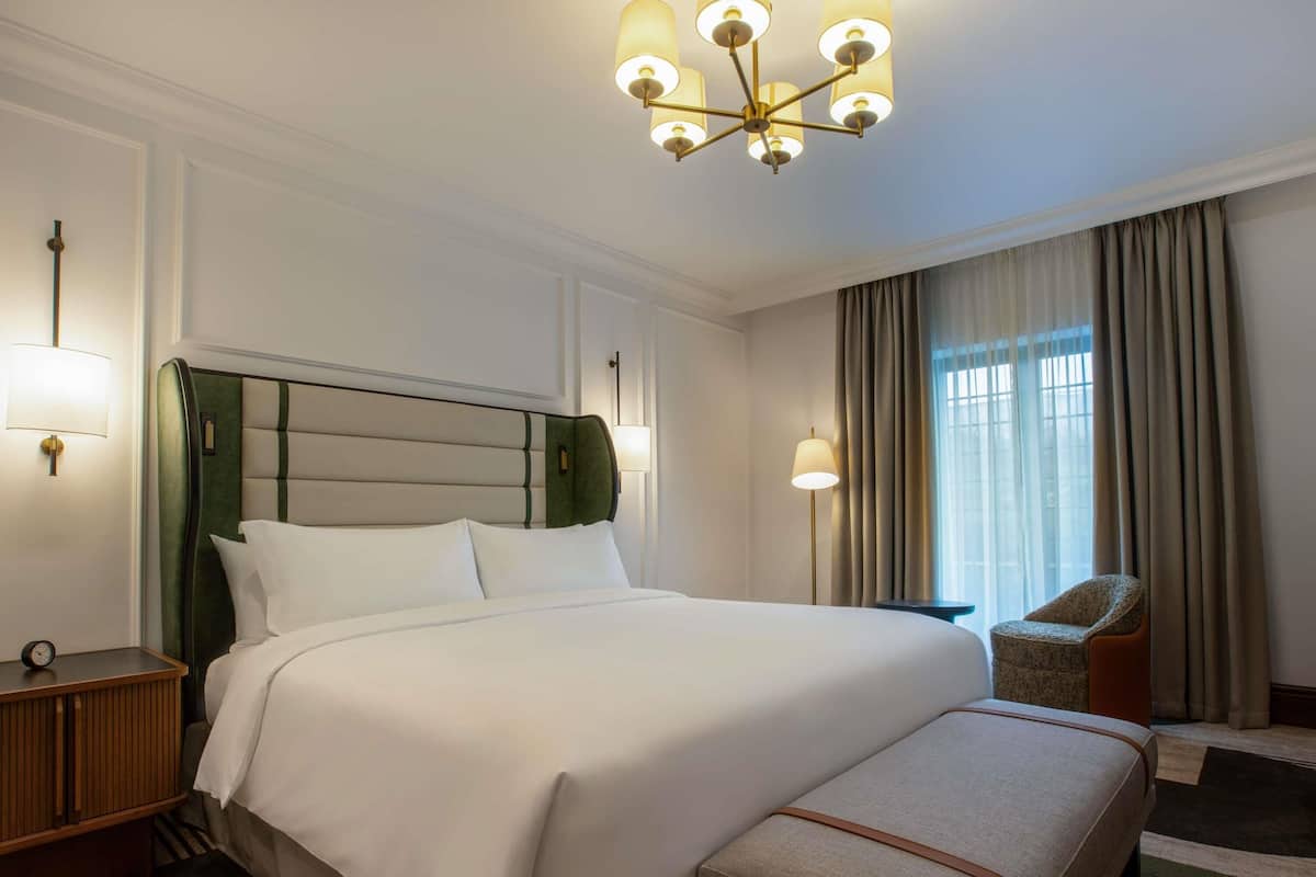 Premium bedding, pillowtop beds, minibar, in-room safe