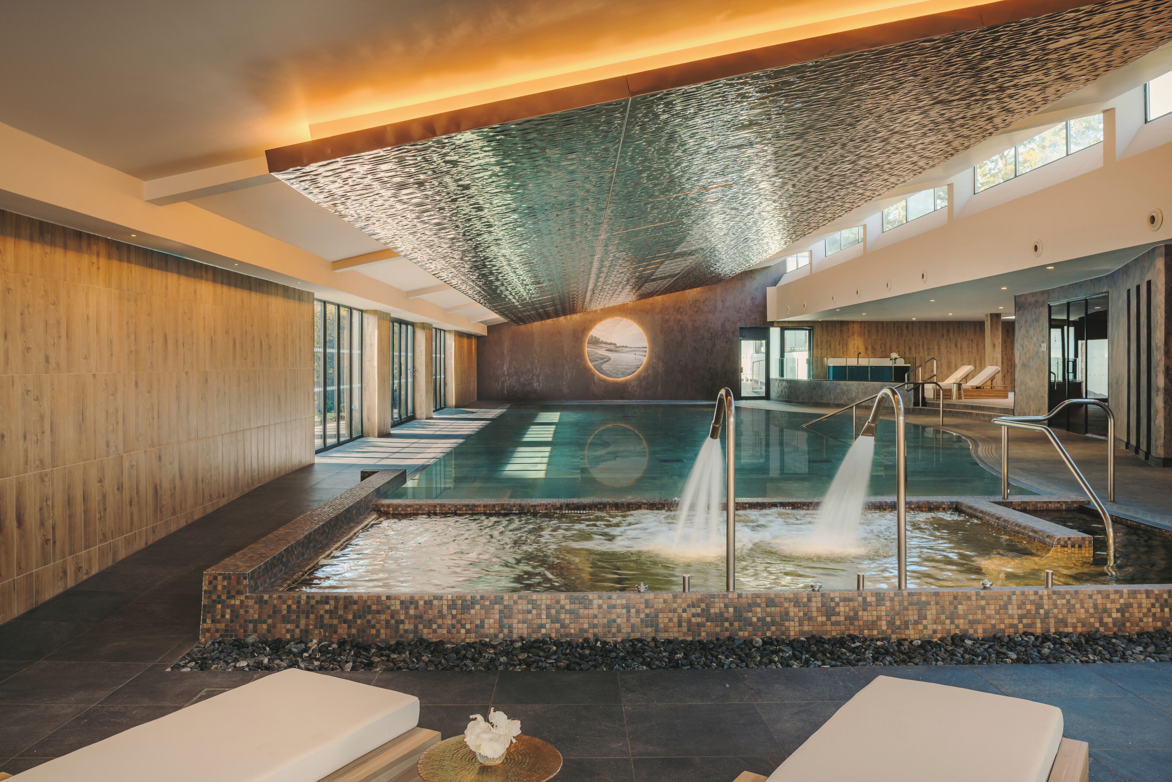 Couples treatment room(s), sauna, hot tub, steam room