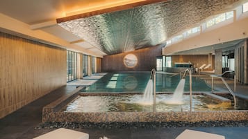 Couples treatment room(s), sauna, hot tub, steam room