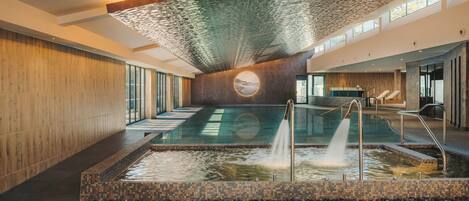 Couples treatment rooms, sauna, hot tub, steam room, Turkish bath