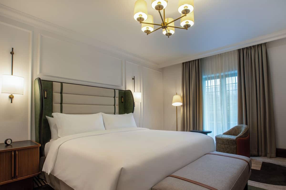 Premium bedding, down duvets, pillow-top beds, minibar