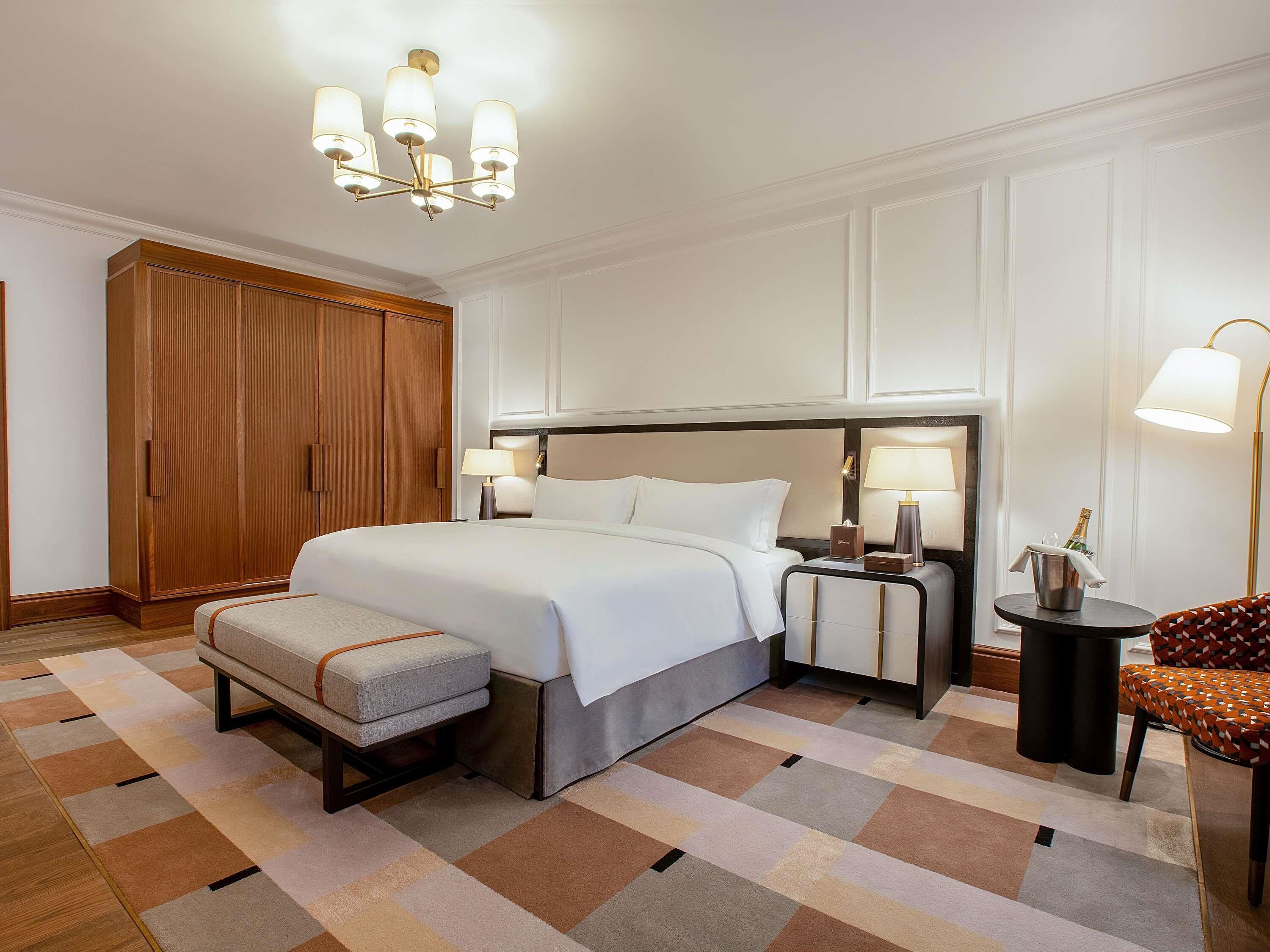Premium bedding, pillow-top beds, minibar, in-room safe