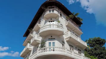 Fachada de la propiedad