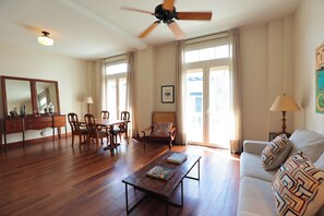Apartment, 1 Queen Bed with Sofa bed, Non Smoking, Kitchen | Living area | Plasma TV