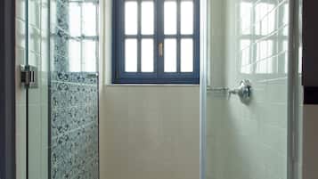 Ducha del cuarto de baño