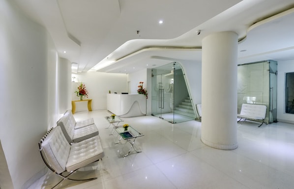 Lobby sitting area - Siamton Inn - A Cygnett Collection (Kolkata)