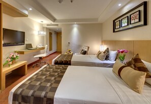 Memory foam beds, minibar, in-room safe, desk - Siamton Inn - A Cygnett Collection (Kolkata)