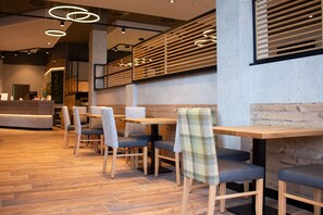 Desayuno buffet todos los días (con cargo) 
