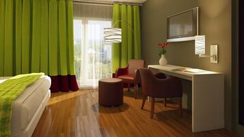 Una moderna camera d'hotel con un letto, una scrivania, una sedia e una finestra con tende.