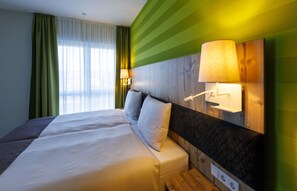 Comfort Double Room | Hypo-allergenic bedding, down duvets, pillow-top beds, desk - KEDI Hotel Papenburg (Papenburg)
