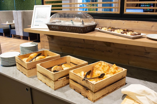 Daily buffet breakfast for a fee