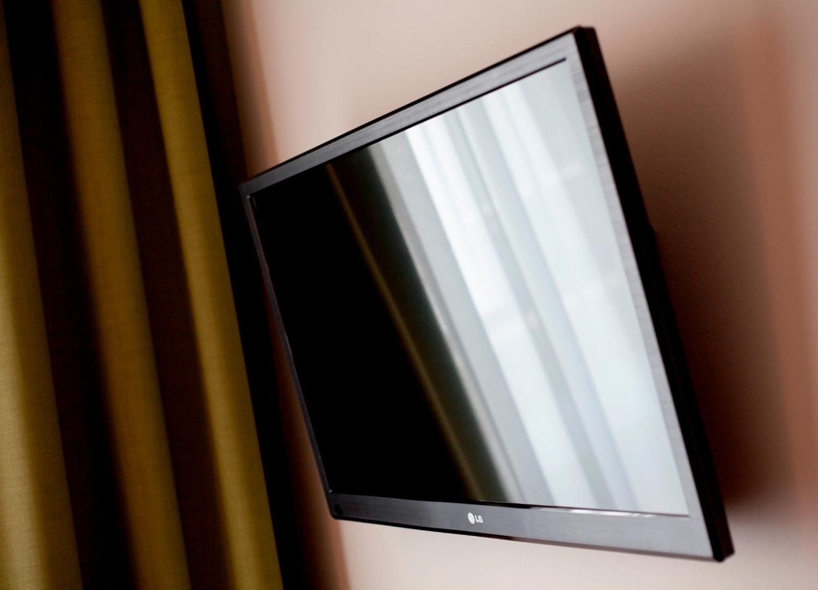 1 bedroom, hypo-allergenic bedding, down duvets, pillow-top beds