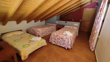 Caixa forta a l'habitació i planxa i posts de planxar