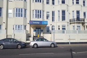 Exterior - Travelodge Worthing Seafront (Worthing)
