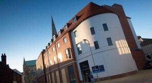 الإطلالة من المنشأة