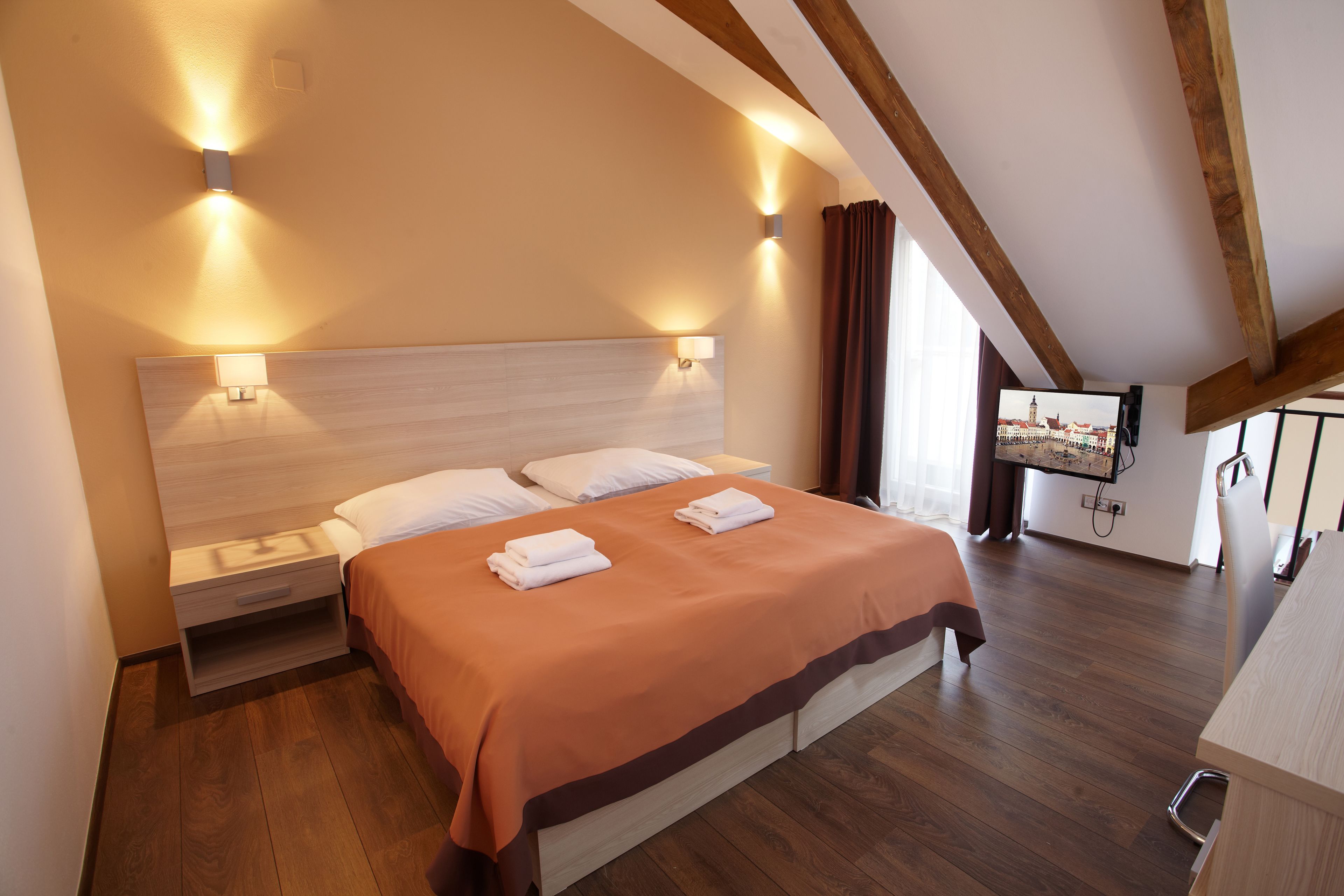 Appartement, 1 slaapkamer, terras (Mezonet) | Hypoallergeen beddengoed, een minibar, een kluis op de kamer, een bureau