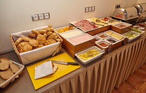 Daily buffet breakfast for a fee - Residence U Cerne Veze (Ceske Budejovice)