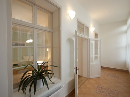 Family Apartment, 2 Bedrooms | Hypo-allergenic bedding, minibar, in-room safe, desk. Residence U Cerne Veze
