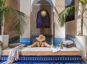 Indoor pool, pool loungers - Riad Ines Home (Marrakech)