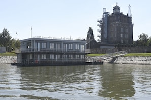 Double Room, Overwater