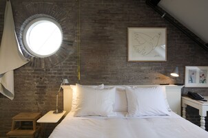 Loft | In-room safe, individually decorated, individually furnished, desk