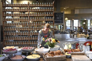 Daily buffet breakfast (EUR 18.5 per person)