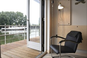 Caja de seguridad en la habitación y decoración personalizada 