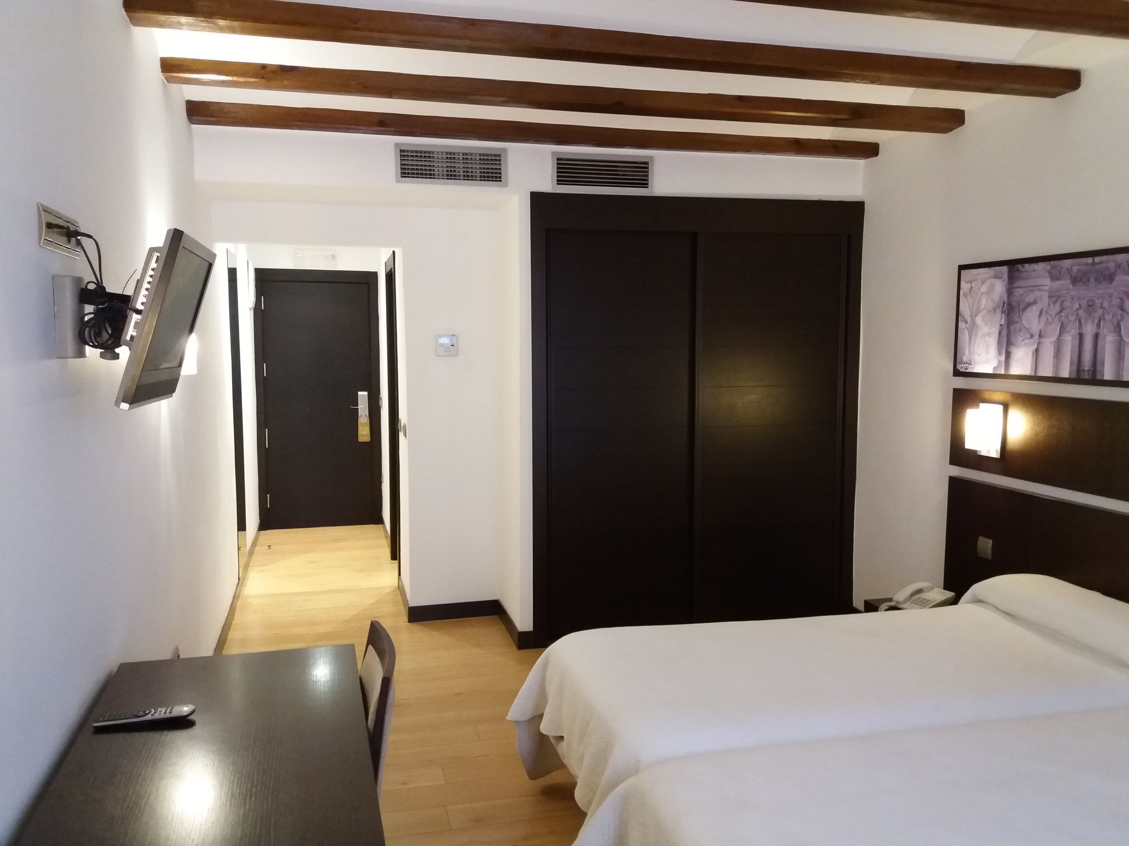 in-room safe, desk, laptop workspace, blackout curtains