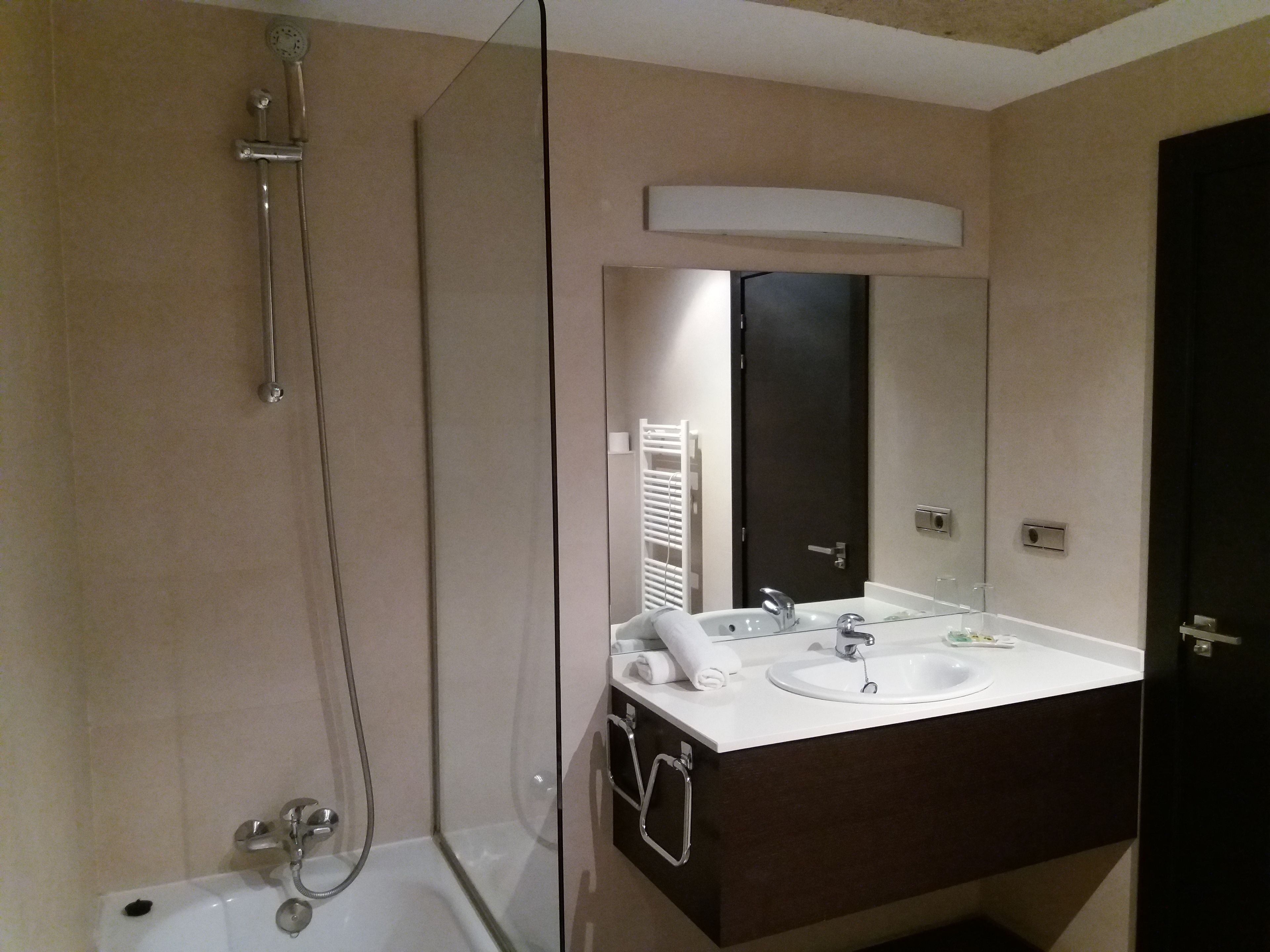 deep-soaking bathtub