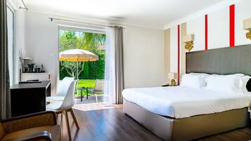 Kahden hengen huone (yksi tai kaksi sänkyä), terassi (Adult Only) | Ylelliset vuodevaatteet, pillowtop-patjalliset sängyt, minibaari