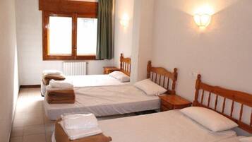 Apartament superior, 1 dormitori (Street View, 4 People) | Cortines opaques i wifi gratuïta