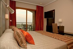 Classic Twin Room, Terrace | Premium bedding, down duvets, Tempur-Pedic beds, minibar - Hotel Y Apartamentos Quinto Cecilio (Medellin)