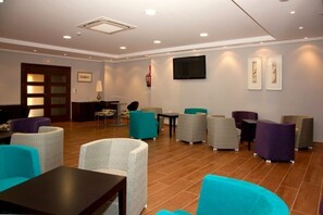 Lounge - Hotel Y Apartamentos Quinto Cecilio (Medellin)