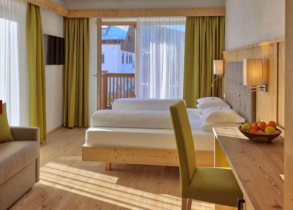 select comfort beds, in-room safe, desk, blackout curtains