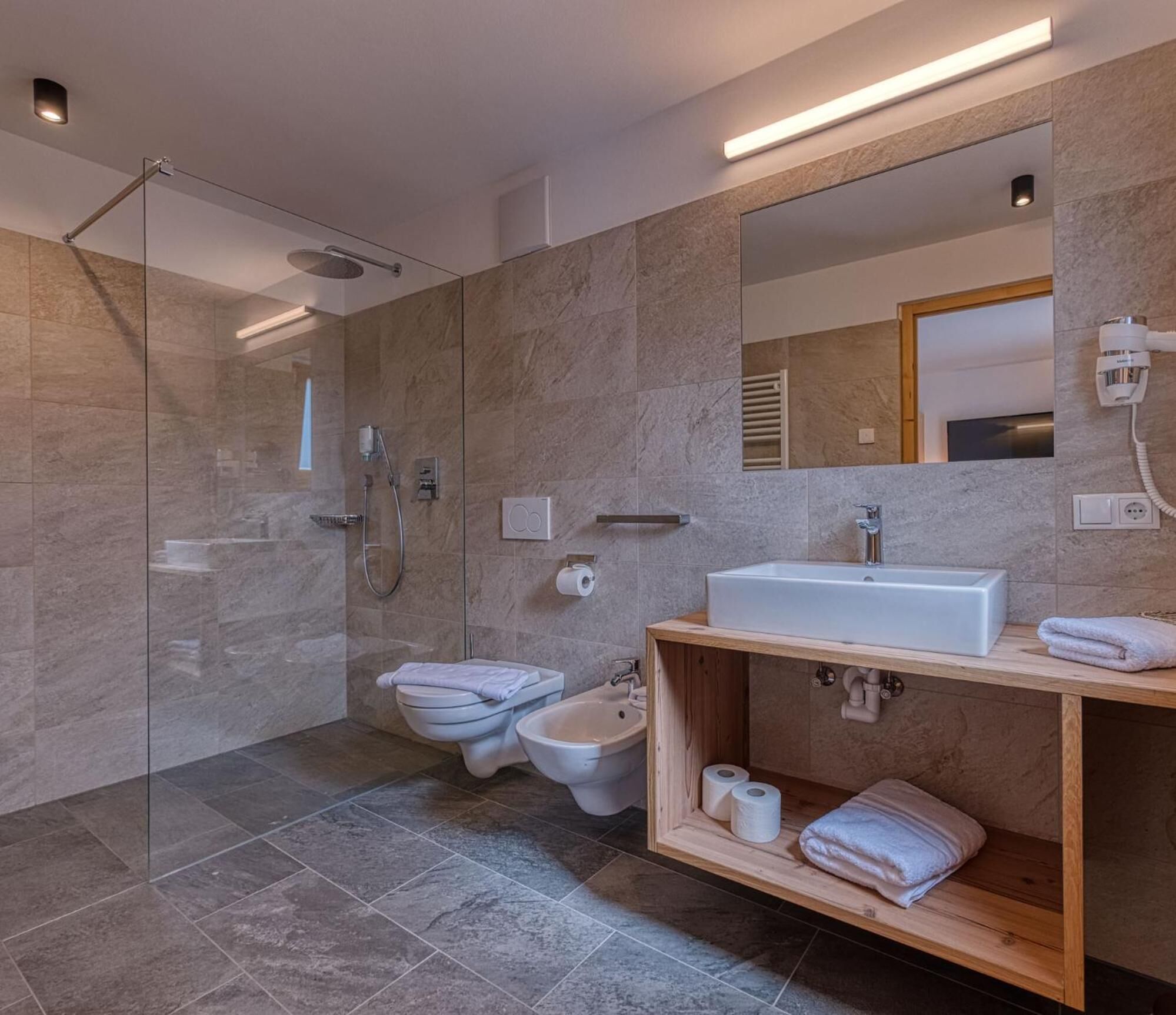 free toiletries, bidet, towels