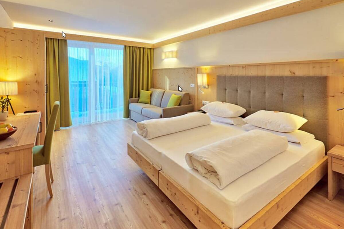 select comfort beds, in-room safe, desk, blackout curtains