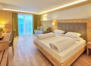 Select Comfort beds, in-room safe, desk, blackout drapes - Hotel Rose (Villabassa)