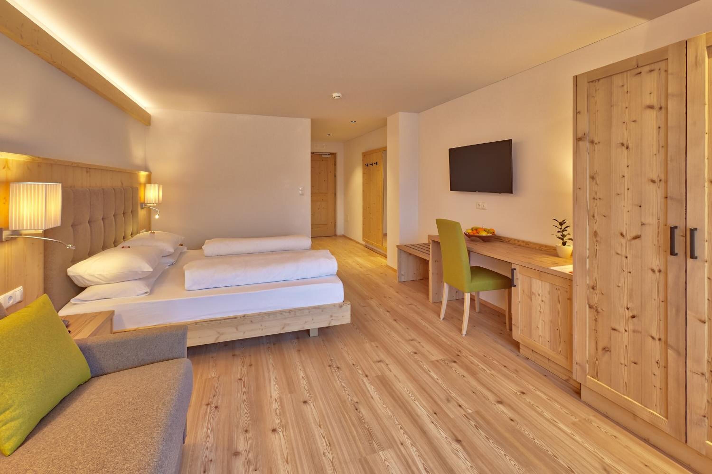 select comfort beds, in-room safe, desk, blackout curtains