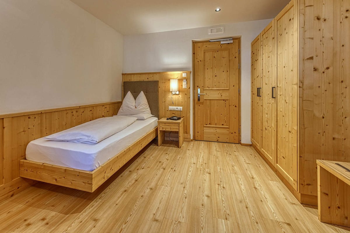 Select Comfort-bedden, een kluis op de kamer, een bureau