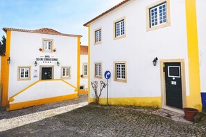 Front of property -  Casa Senhoras Rainhas - Óbidos - by Unlock Hotels (Obidos)