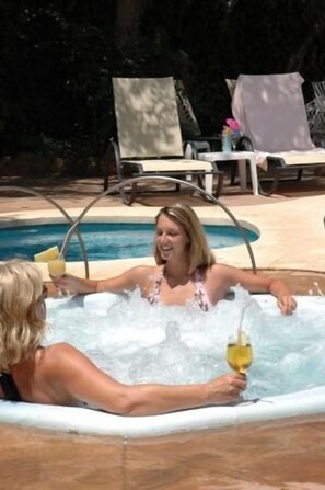 Bathtub spa outdoor