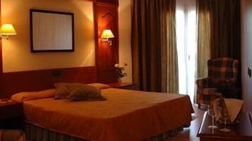 Minibar, desk, wired Internet