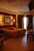 Minibar, escritorio, Internet por cable