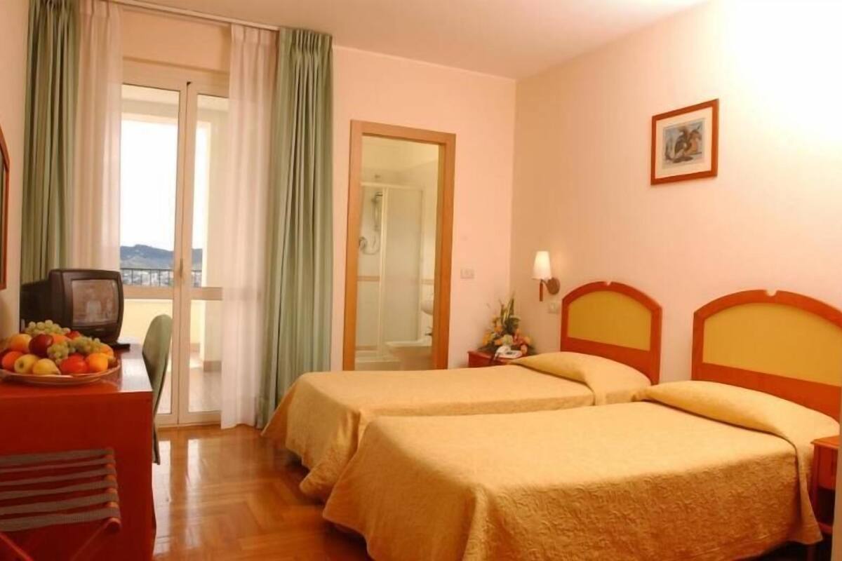 Habitación con 1 cama doble o 2 individuales | Vistas desde el alojamiento