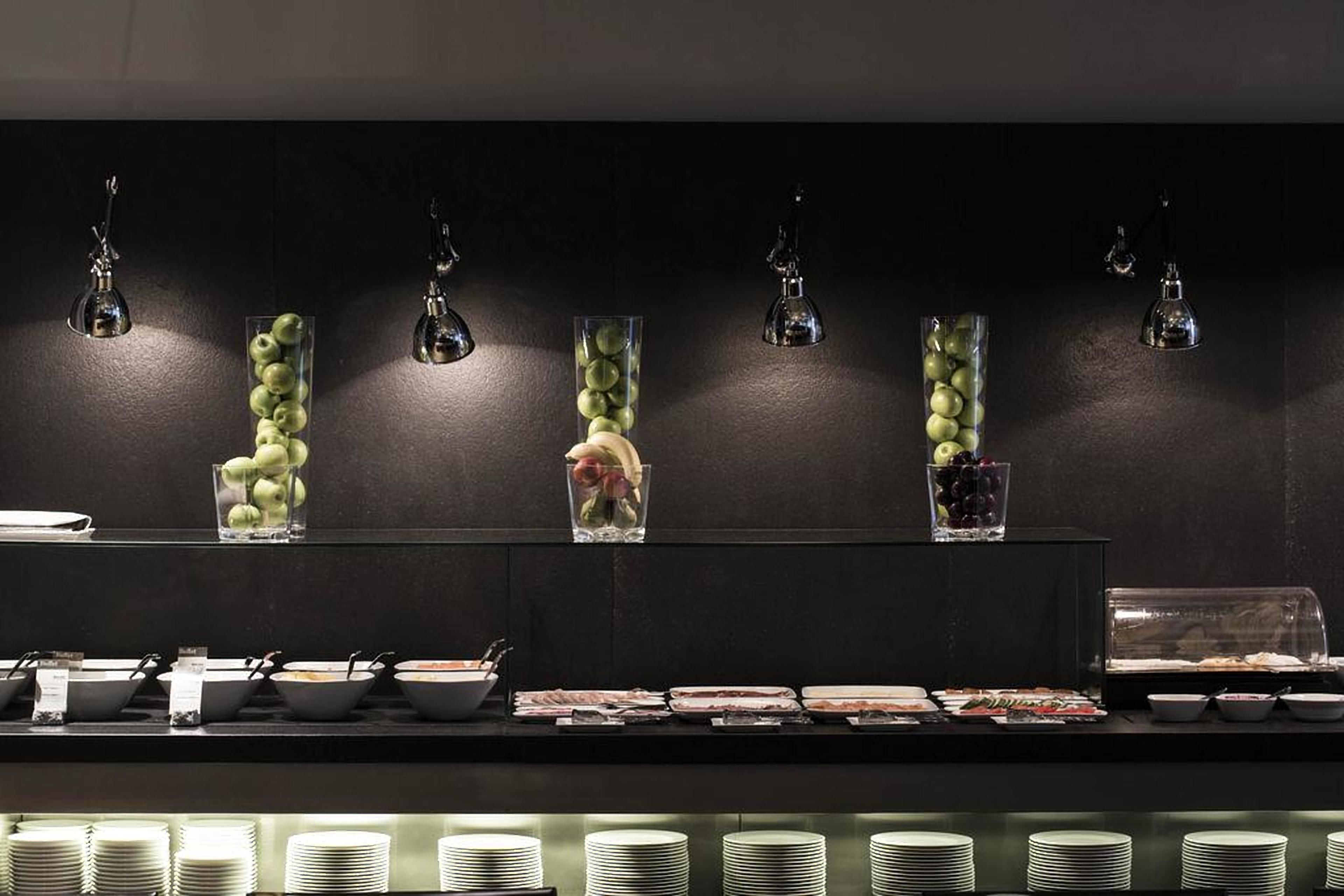 Café da manhã com buffet todos os dias (EUR 25 por pessoa) 