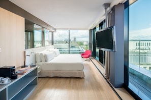 Allergikerbettwaren, Minibar, Zimmersafe, Schreibtisch