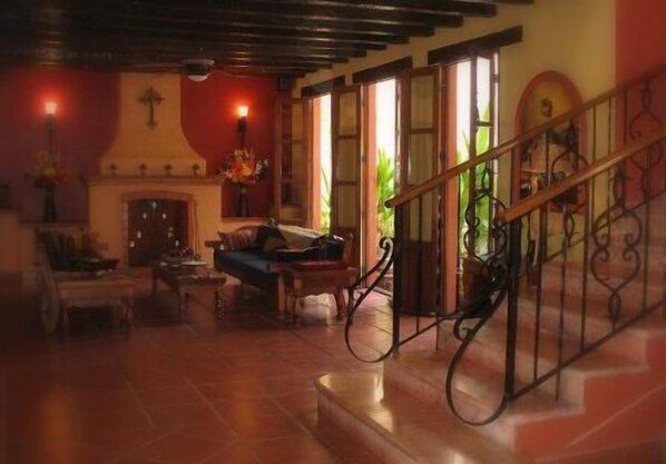 Living room - Casa de Leyendas (Mazatlan)