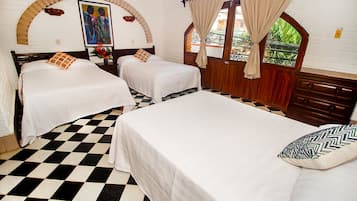 Caja de seguridad en la habitación y cortinas blackout