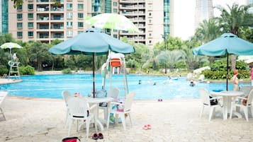Indoor pool, 2 outdoor pools, pool loungers